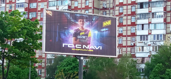 追星现场，NAVI选手s1mple在基辅举办签名会 s1mple 签名会 
