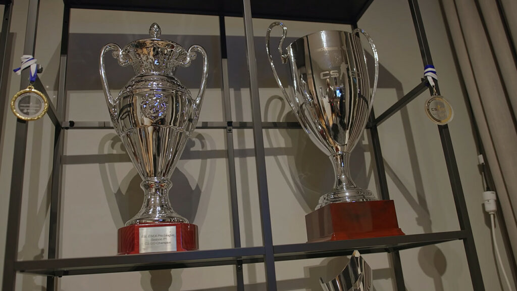 CSGO 传奇选手奥拉夫15年TOP1的奖杯被打破了